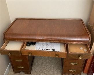 $100
ANTIQUE DESK
42”L x 20”D x 30”H