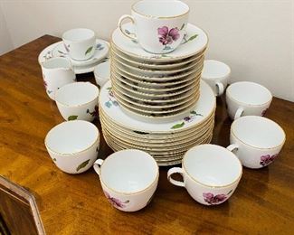 $150
ROYAL WORCESTER ASTLEY
10 PLACE SERVING TEA CUPS AND PLATES SET
