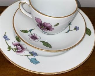 $150
ROYAL WORCESTER ASTLEY
10 PLACE SERVING TEA CUPS AND PLATES SET