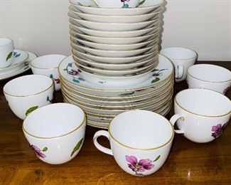 $150
ROYAL WORCESTER ASTLEY
10 PLACE SERVING TEA CUPS AND PLATES SET