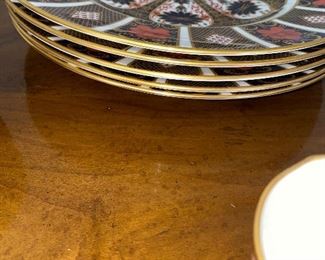 $450
OLD IMARI BY ROYAL CROWN DERBY 5 PLACE SETTING TEA CUPS / PLATES SET