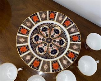 $450
OLD IMARI BY ROYAL CROWN DERBY 5 PLACE SETTING TEA CUPS / PLATES SET