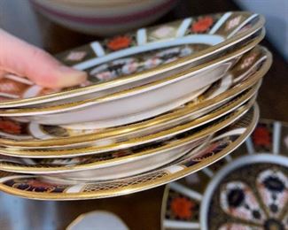 $450
OLD IMARI BY ROYAL CROWN DERBY 5 PLACE SETTING TEA CUPS / PLATES SET