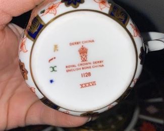 $450
OLD IMARI BY ROYAL CROWN DERBY 5 PLACE SETTING TEA CUPS / PLATES SET