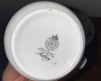 $150
ROYAL WORCESTER ASTLEY
10 PLACE SERVING TEA CUPS AND PLATES SET