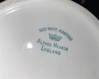 $45
ALFRED MEAKIN ENGLAND TEAPOTS WHITE / GOLD SET OF 2