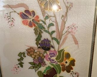 $75
GOLD FRAME / PAINTED ON SILK FLORAL BOUQUET
