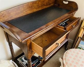 $100
WOODEN DROP LEAF SIDES BUFFET / CONSOLE TABLE WITH 2 DRAWERS
45.5”W x 19”D x 39”H