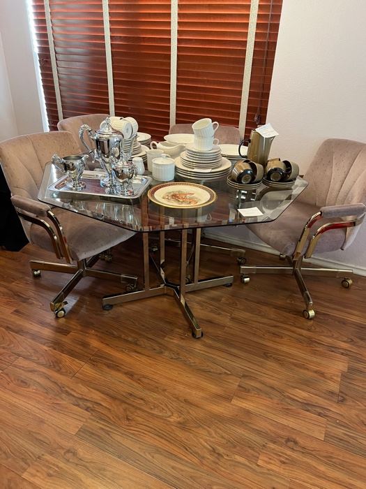 Beautiful 1980’s dinette set