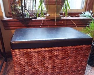 Wicker trunk with leather lid