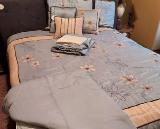 Queen Comforter set
