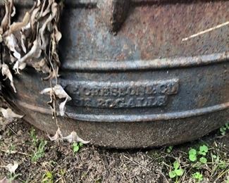 Chesson co 20 gallon cast iron cauldron