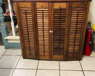 Louvered cabinet