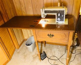Sears Kenmore sewing machine/works