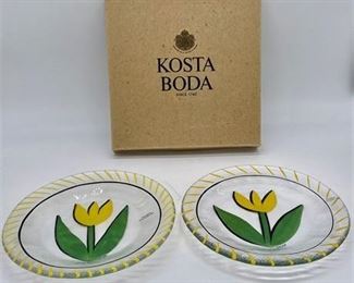 Lot 049
Pair of Kosta Boda Tulip Plates