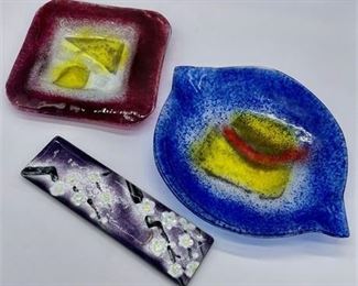 Lot 057
Studio Glass Bowls and Enameled Tray