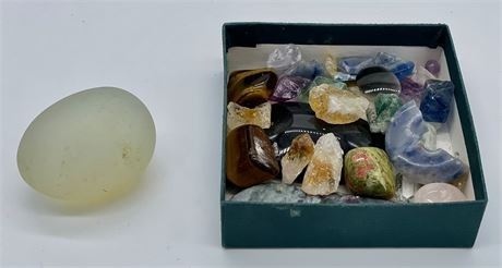 Lot 082
Moon Stone Egg and Group of Crystals