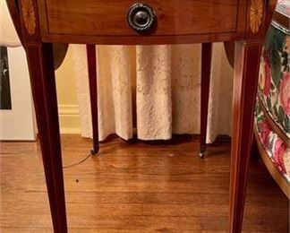 Lot 117
Federal Style Drop Leaf Side Table