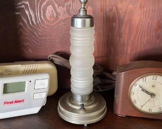 Vintage Art Deco Frosted Glass Boudoir Lamp!