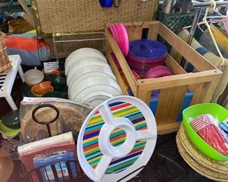 Outdoor Plastic Dinnerware!