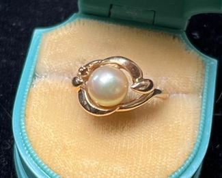 114 14k Gold  Pearl Ring