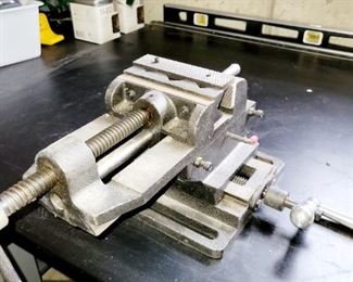 Bench vise