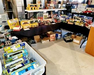 Trains, HO Scale, Tyco, Cox, AHM, Airfix,  Life Like. Trainscapes, House's, people, 