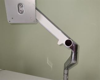 Humanscale, monitor mounts 