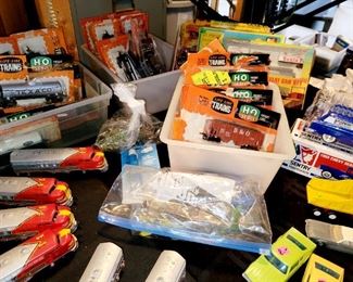 HO. TRAINS