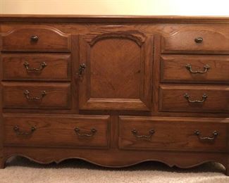 Matching Bachelor’s Chest to the armoire shown in the previous photographs. 