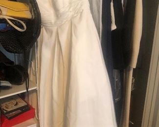 Beautiful Wedding Dress and IT HAS POCKETS! 