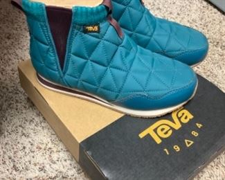 New Teva Boots Size 7