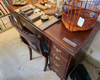 Knee hole desk, nice size.  Desk accessories 