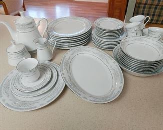 Crown Ming Fine China - 8 Place Settings with serving pieces