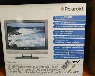 Polaroid 18" HD LCD TV with ATSC Tuner