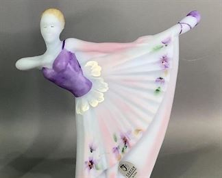 Fenton Hand Painted Signed Ballerina
Numbered 466/700 signed by D. Wright purple. Has a Fenton sticker on it.