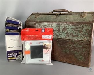 Household Wares
Includes a vintage dual hinge toolbox,nineteen (19) hands-free door pull,and a luminAID packlite max 2-in-1 phone charger.