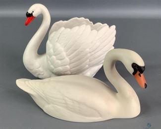 Goebel Swan Figurines
Two (2) Goebel swans. One is made in W. Germany, stamped ZV 103/II as stamped on bottom. White with painted face, 3.5"Hx5"Wx3"D. The other is stamped Goebel Crafts of North America, made in USA 1977 by Laszlo Ispanky. White with painted face, 2.5"Hx5"Wx2.25"D. No visible cracks or chips.