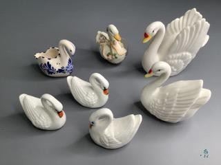 Gaggle of Geese
Seven (7) Various Sizes and Colors. Some are genuine bone china; One is a ornament; Largest two are Salt and Pepper Shakers.