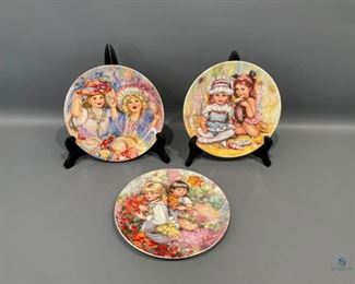 Vintage Mary Vickers Wedgewood Collector Plates
Three (3) Wedgewood Collector Plates by artist Mary Vickers. Includes "Our Garden", "The Recital", & "Mother's Treasures" all part of Mary Vickers' My Memories Series.