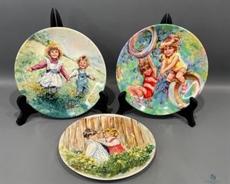 Vintage Mary Vickers Wedgewood Collector Plates
Three (3) Wedgewood Collector Plates by artist Mary Vickers. Includes "Playtime", "Be My Friend", & "Riding High"; all part of Mary Vickers' My Memories Series. In original boxes with certificates