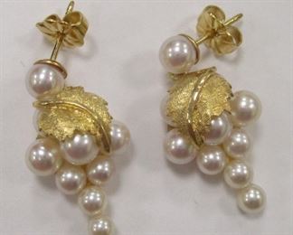 PAIR OF 14K YELLOW GOLD AND PEARL EARRINGS. EACH WITH 3/4" TALL "GRAPE" CLUSTERS