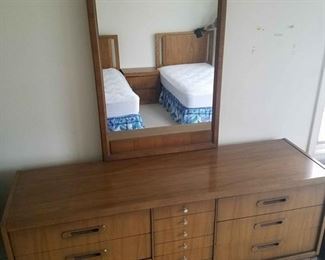 Twin bedroom set