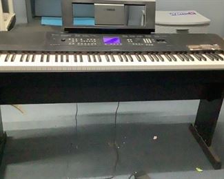 YAMAHA PORTABLE GRAND PIANO