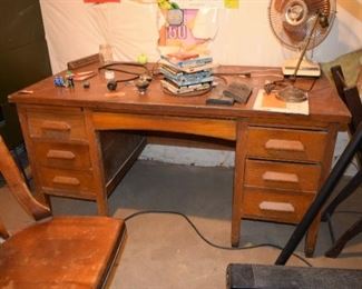 33 Vintage Desk