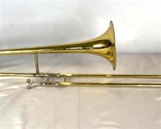 King 606 Trombone
One King 606 Student Model trombone with case. All pieces appear to be present. Includes container of trombone cream. There are scratches and wear on the entire piece. Also small dent on curve of horn piece. Brass and possibly B flat, 39"x13"x16"