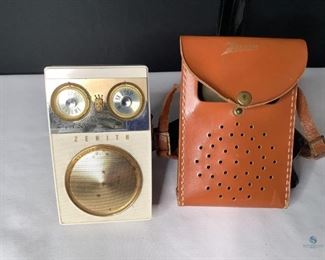 Zenith Royal 500 Transistor Radio
One Zenith Royal 500 Tubeless All Transistor radio. Marked Long Distance with white and burnt orange colored outside and metal foldable handle. Comes in brown leather like case and handle. Speaker has some brown (possible rust) spots. Unknown working condition.