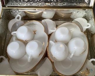 Federal Milk Glass Luncheon Set
Federal Milk Glass luncheon set includes twelve (12) cups H3" and sixteen (16) plates D9" x W7". Gold Clover design. Good condition in ornate Schmidt tin H7" x W16.5" x D12"