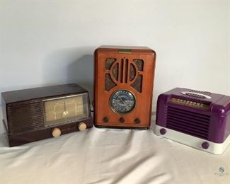 Vintage Table Top Tube Radios
One RCA Victor table top tube radio in dark purple bakelite with white handle. Comes with cord attached. One 1950's GE table top tube radio, model 414. It is brown bakelite or plastic and comes with cord attached. One 1989 Thomas Collector's Edition Radio made in China. It is brown wood with three knobs and has cord attached. Unknown working condition of all radios.