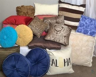 	
Plethora of Pillows
Approximately 20 accent pillows of various shapes, sizes, colors and fabrics. Largest 20" x 20" and smallest 11" x 11.